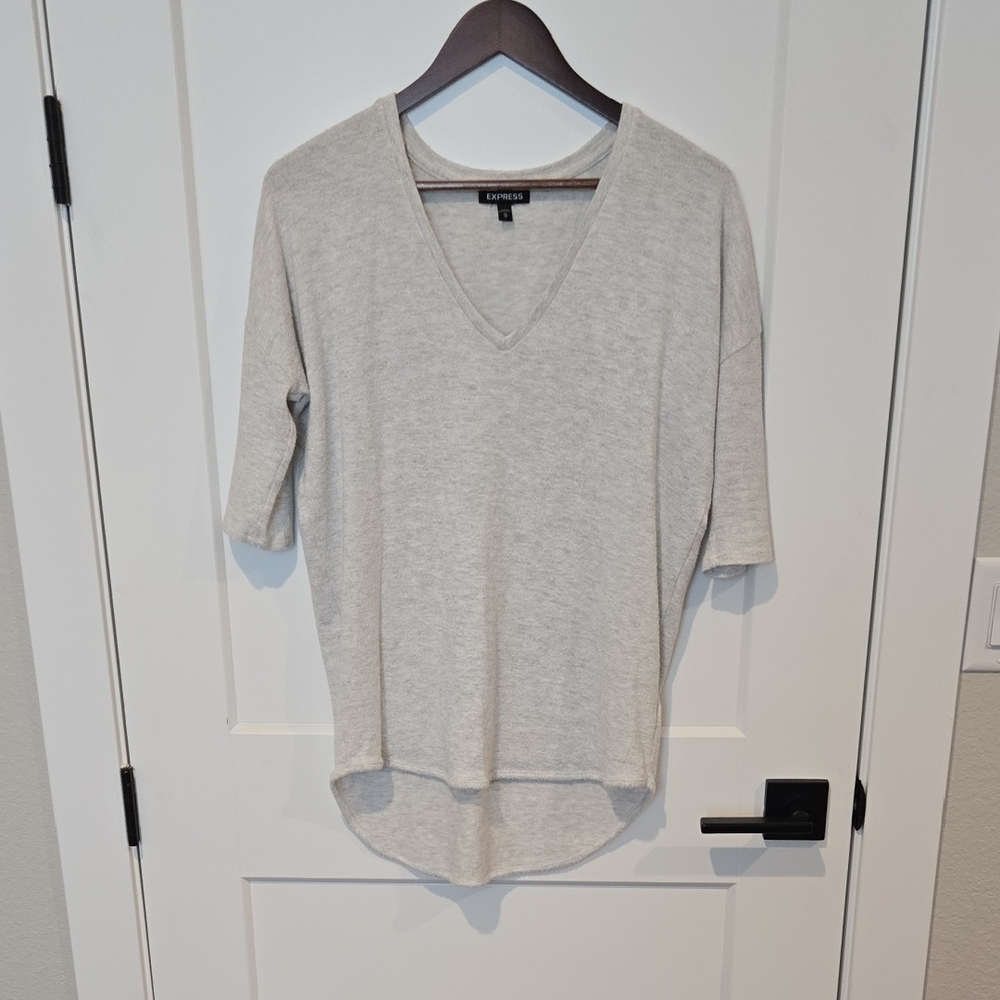 Express Light Gray V-Neck Short Sleeve Top